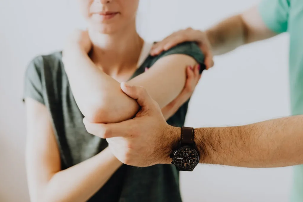 Fisioterapia y Kinesiología: ¿Cuáles son sus diferencias y aplicaciones en la rehabilitación?